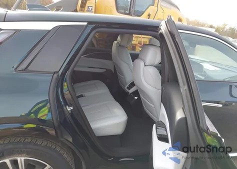 2024 Cadillac Lyriq Luxury W/1Sc z USA, uszkodzony, nr VIN 1GYKPPRK0RZ128615